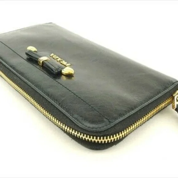 Prada Long Wallet Green Gold leather Woman Authentic Used T9147